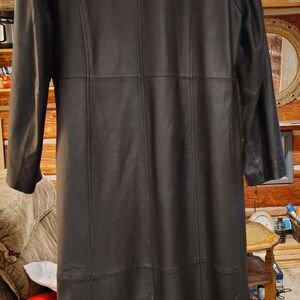 100% long leather coat.